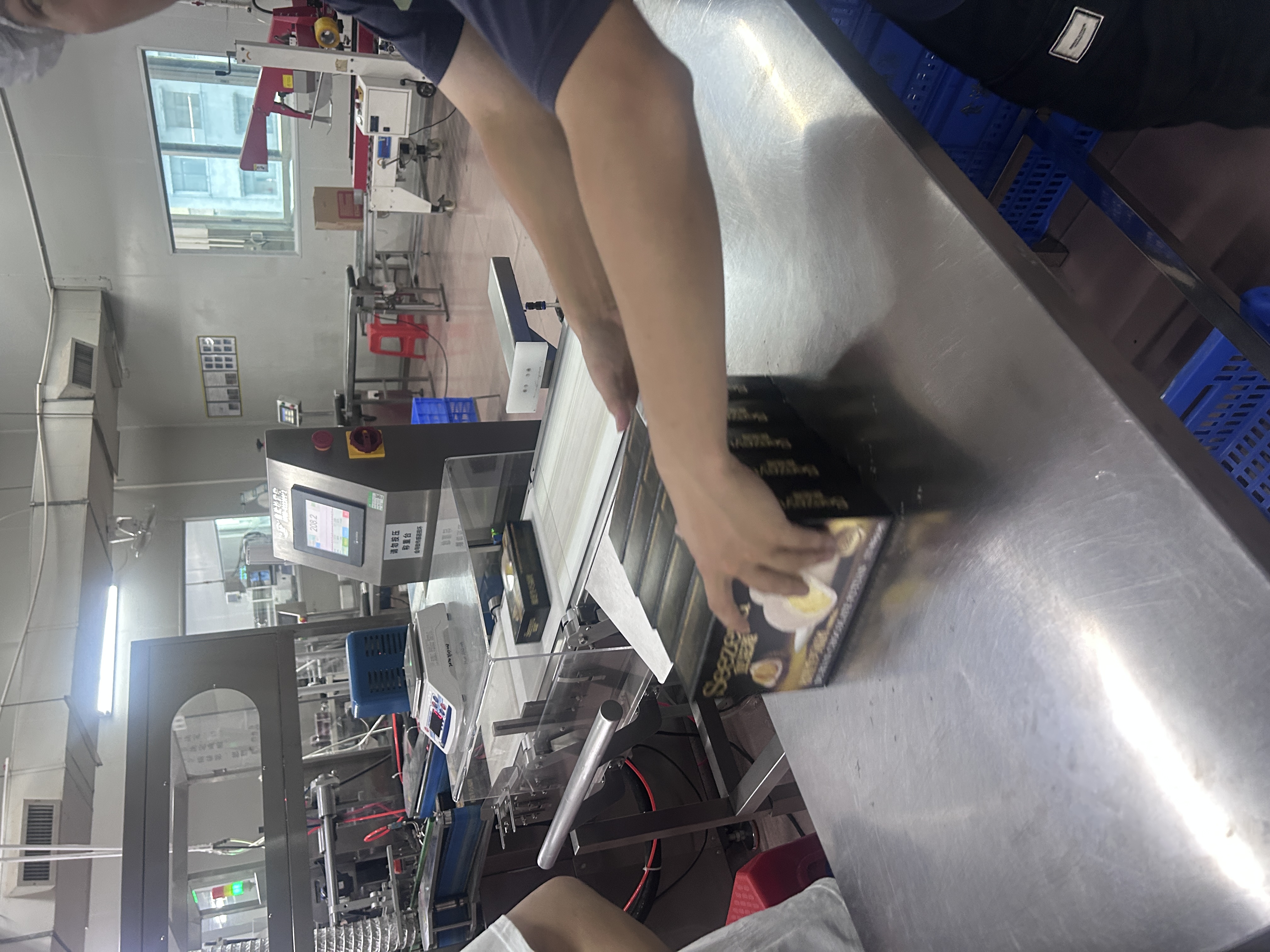 連新食品金屬檢測(cè)、食品自動(dòng)重量識(shí)別機(jī)客戶使用現(xiàn)場(chǎng)